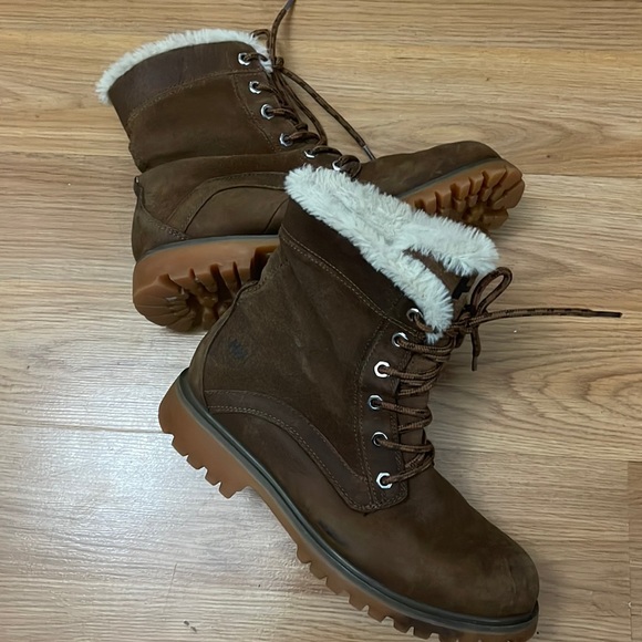 Helly Hansen Ladies Winter Boots - Picture 1 of 6